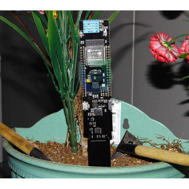 ESP32 + DHT11 + Soil Humidity Sensor + 18650 Battery Holder